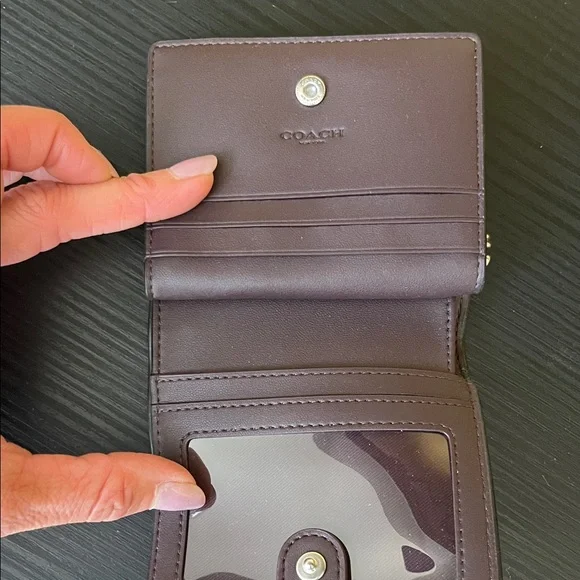 Coach wallet, never used - Picture 2 of 5